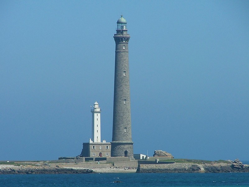 Brittany / Finistere / Ile Vierge Lighthouses new & old (white)
Author of the photo: [url=https://www.flickr.com/photos/larrymyhre/]Larry Myhre[/url]
Keywords: Ille Vierge;France;English channel;Brittany