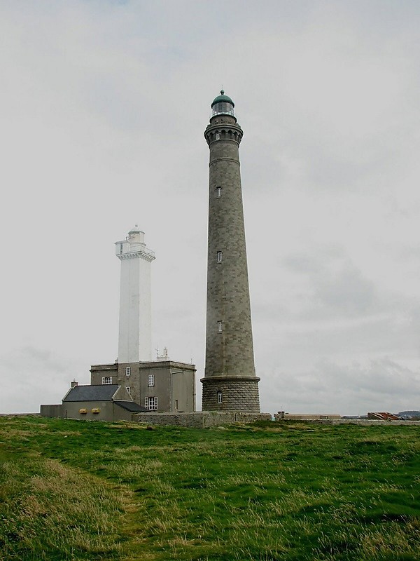 Brittany / Finistere / Ile Vierge Lighthouses new & old (white)
Author of the photo: [url=https://www.flickr.com/photos/16141175@N03/]Graham And Dairne[/url]
Keywords: Ille Vierge;France;English channel;Brittany