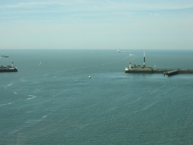 Le Havre / Left - South breakwater and right - North breakwater lighthouses
Keywords: Le Havre;France;English channel;Normandy