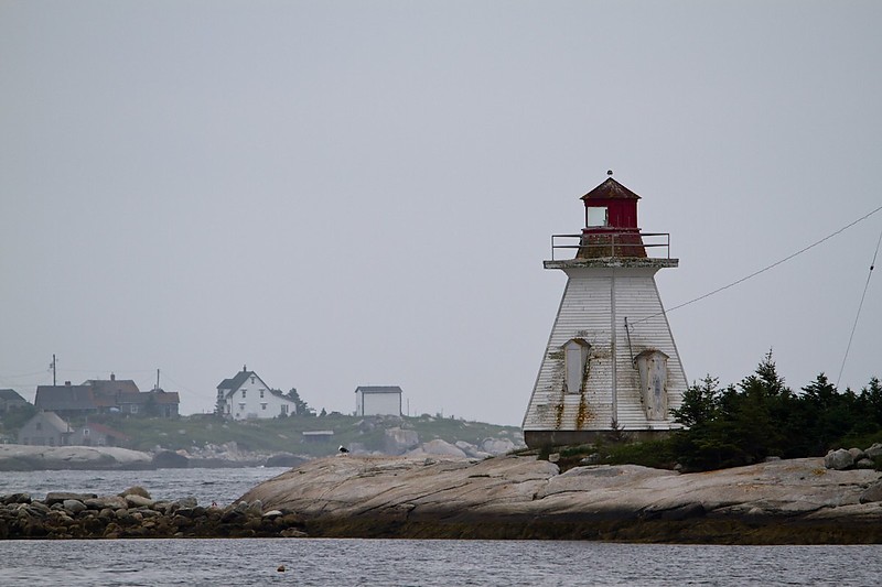 Nova Scotia / Indian Harbour lighthouse
AKA Paddy's Head
Author of the photo: [url=https://www.flickr.com/photos/jcrowe/sets/72157625040105310]Jordan Crowe[/url], (Creative Commons photo)
Keywords: Nova Scotia;Canada;Atlantic ocean