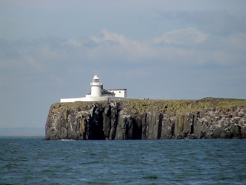 Inner Farne lighthouse
Author of the photo: [url=http://www.flickr.com/photos/69256737@N00/]Richard Barron[/url]
Keywords: Farne Islands;England;United Kingdom;North Sea
