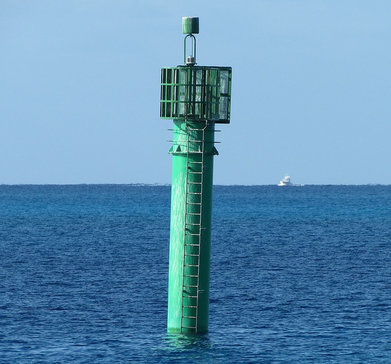 Ocean Cay / Entry channel No 7 light
Keywords: Bahamas;Atlantic ocean