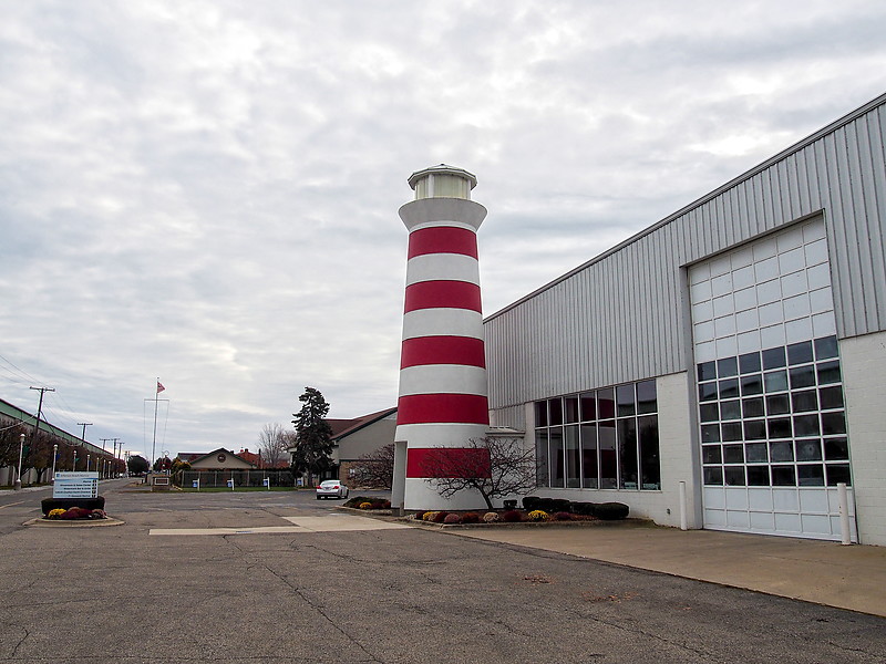 Michigan / Jefferson Beach Marina Faux lighthouse
Author of the photo: [url=https://www.flickr.com/photos/selectorjonathonphotography/]Selector Jonathon Photography[/url]
Keywords: Detroit;Michigan;United States;Faux