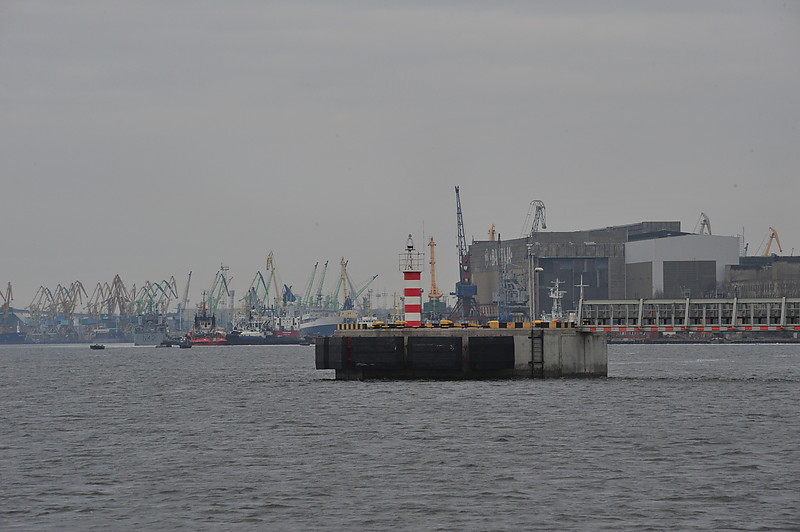 Port of Klaipeda / Pier Head Quay 71/72 Pietine Bega light
Keywords: Lithuania;Baltic Sea;Klaipeda