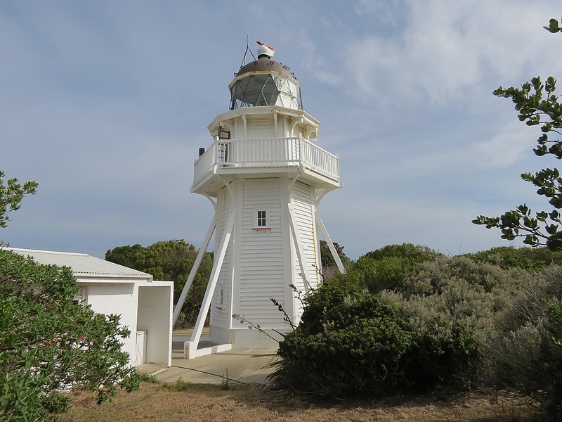 Katiki Point Lighthouse
Author of the photo: [url=https://www.flickr.com/photos/yiddo2009/]Patrick Healy[/url]
Keywords: New Zealand;Pacific ocean