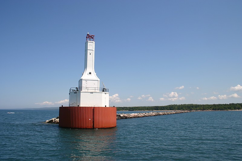Michigan / Keweenaw Waterway Upper Entrance lighthouse
Photo source:[url=http://lighthousesrus.org/index.htm]www.lighthousesRus.org[/url]
 Non-commercial usage with attribution allowed
Keywords: Michigan;Lake Superior;United States;Keweenaw;Offshore