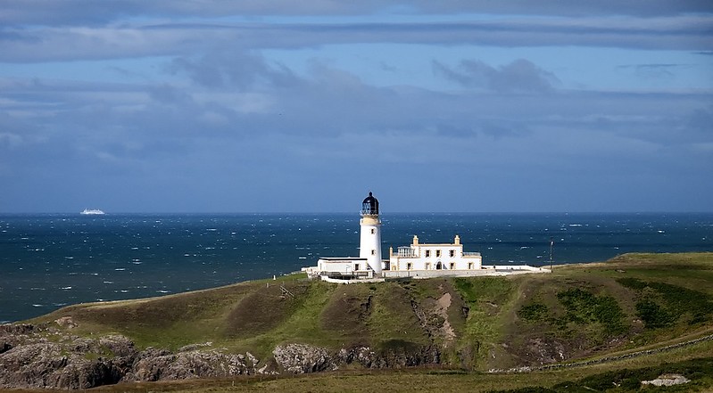 Black Head Lighthouse
AKA  Killantringan
Author of the photo: [url=https://www.flickr.com/photos/34919326@N00/]Fin Wright[/url]

Keywords: Rhins of Galloway;Scotland;United Kingdom