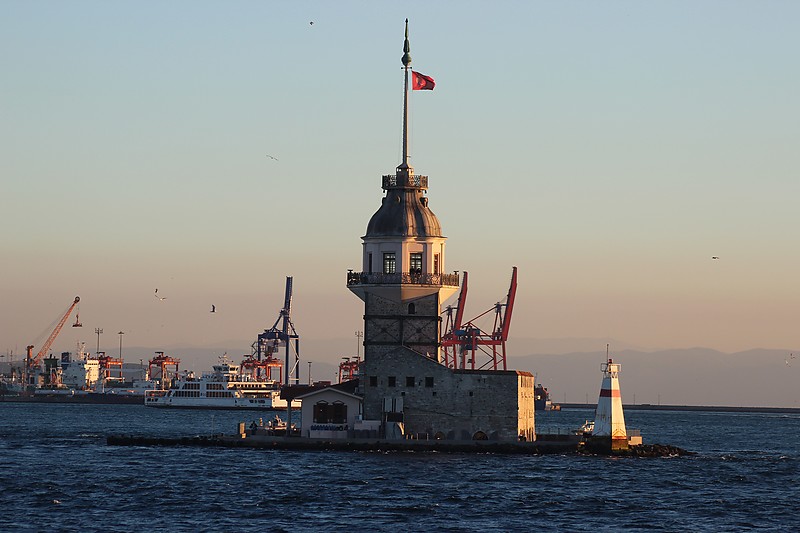 Istanbul / Kizkulesi lighthouse (old and new)
Author of the photo: [url=https://www.flickr.com/photos/31291809@N05/]Will[/url]
Keywords: Istanbul;Bosphorus;Turkey