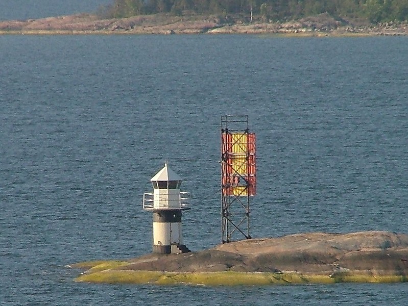 Helsinki Approaches / Koirakari lighthouse and Koirakari Front Range light (sceletal tower)
Author of the photo: [url=https://www.flickr.com/photos/larrymyhre/]Larry Myhre[/url]

Keywords: Finland;Gulf of Finland;Helsinki