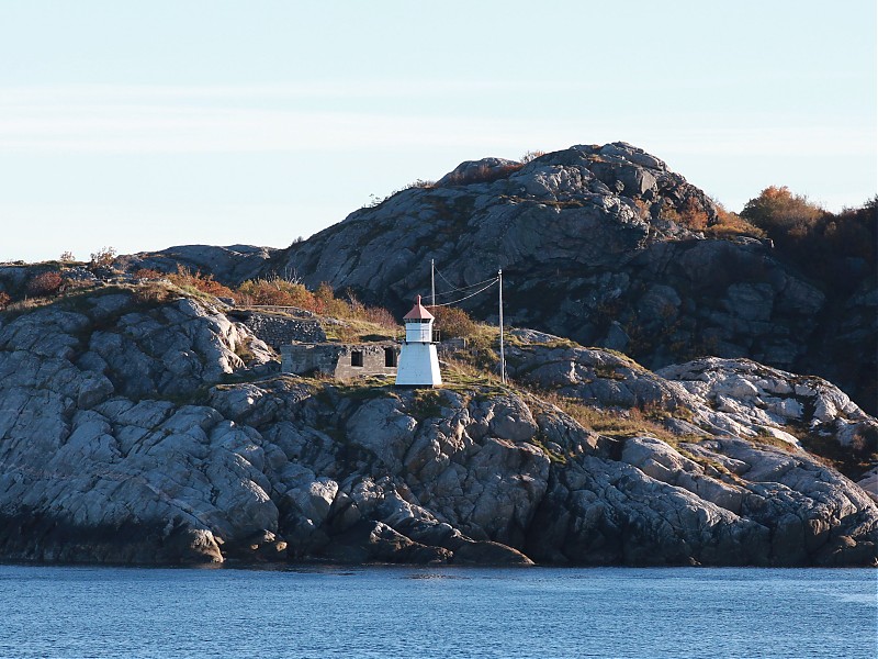 Dalasundet / Kvitneset lighthouse
Keywords: Kristiansund;Norway;Norwegian sea;Dalasundet