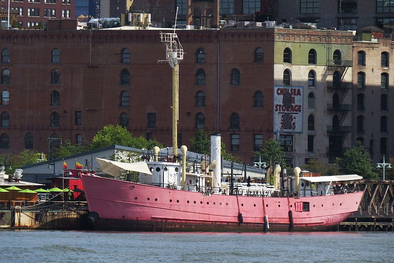 New York / Lightship Frying Pan LV 115 (WAL 537)
Author of the photo: [url=https://www.flickr.com/photos/larrymyhre/]Larry Myhre[/url]

Keywords: New York;New York City;United States;Lightship