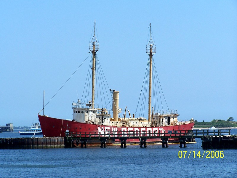 Massachusetts / New Bedford / Lightship New Bedford (US Lightvessel 114 (LV 114, WAL-536))
The Lightship New Bedford seen tied up in New Bedford shortly before it was sold for scrap and destroyed.
Author of the photo: [url=https://www.flickr.com/photos/bobindrums/]Robert English[/url]

Keywords: United States;Lightship;Massachusetts