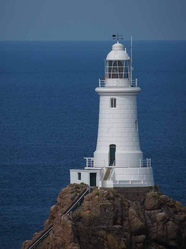 Jersey / La Corbiere lighthouse
Author of the photo: [url=https://www.flickr.com/photos/21475135@N05/]Karl Agre[/url]
Keywords: Jersey;English channel;United Kingdom