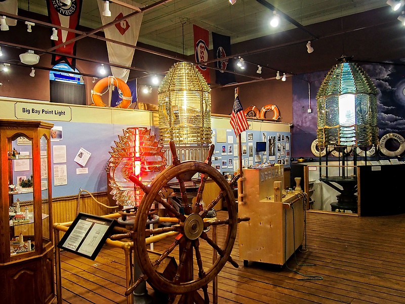 US / Marquette Maritime Museum / Lighthouse Lens Collection
Author of the photo: [url=https://www.flickr.com/photos/selectorjonathonphotography/]Selector Jonathon Photography[/url]
Keywords: United States;Museum;Lamp