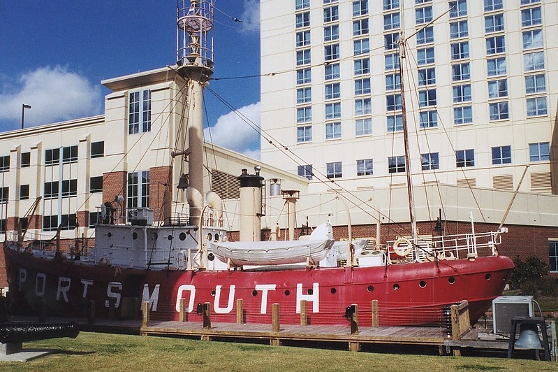 United States Lightvessel 101 (LV 101/WAL 524) - Portsmouth
Author of the photo: [url=https://www.flickr.com/photos/larrymyhre/]Larry Myhre[/url]

Keywords: Virginia;United States;Atlantic ocean;Portsmouth;Lightship