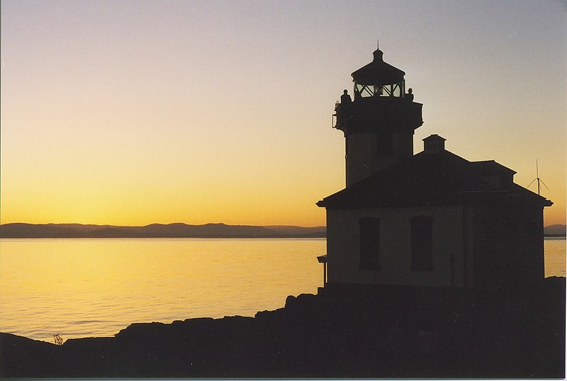 Washington / Lime Kiln lighthouse - sunset picture
Author of the photo: [url=https://www.flickr.com/photos/larrymyhre/]Larry Myhre[/url]
Keywords: San Juan Islands;Washington;United States;Haro Strait;Sunset