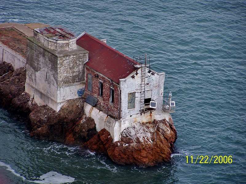 California / Lime point lighthouse
Author of the photo: [url=https://www.flickr.com/photos/bobindrums/]Robert English[/url]
Keywords: California;United States;San Francisco