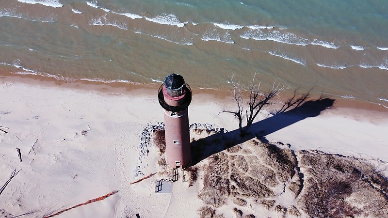 Michigan / Little Sable Point lighthouse
Author of the photo: [url=https://www.flickr.com/photos/31291809@N05/]Will[/url]
Keywords: Michigan;Lake Michigan;United States;Aerial