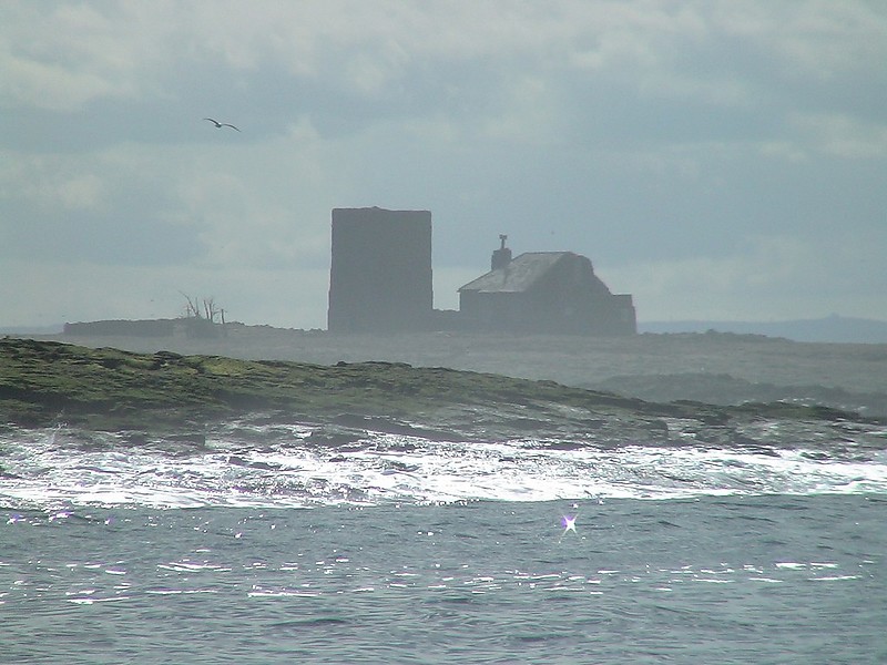 Brownsman Island lighthouse
Author of the photo: [url=http://www.flickr.com/photos/69256737@N00/]Richard Barron[/url]
Keywords: Farne Islands;England;United Kingdom;North Sea