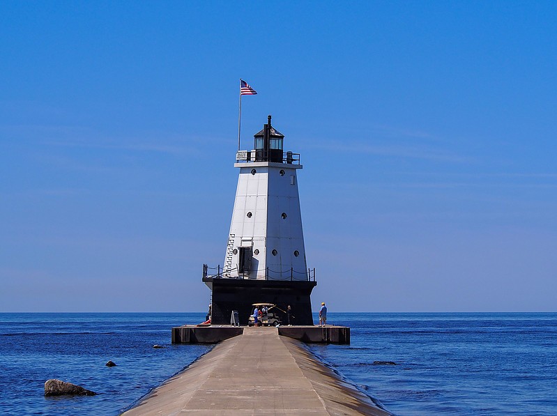 Michigan / Ludington North Breakwater lighthouse
Author of the photo: [url=https://www.flickr.com/photos/selectorjonathonphotography/]Selector Jonathon Photography[/url]
Keywords: Michigan;Lake Michigan;United States