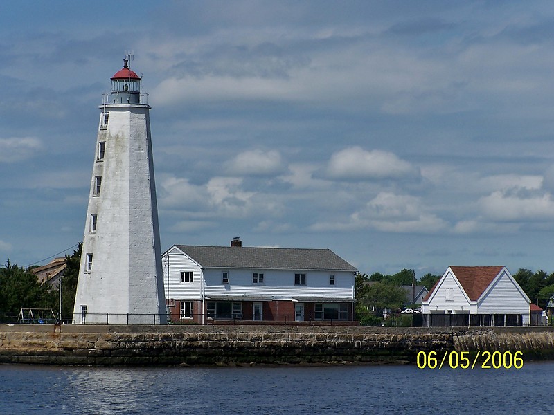 Connecticut / Lynde Point lighthouse
Saybrook Inner
Author of the photo: [url=https://www.flickr.com/photos/bobindrums/]Robert English[/url]
Keywords: Connecticut;United States;Atlantic ocean;Long Island Sound