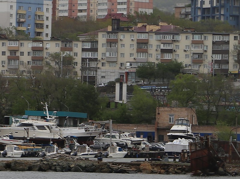 Vladivostok / Western Entrance / Gavan' Likhternaya Vtoroy Ldg Lts
Rear: lantern seen on a roof of the building behind 
Keywords: Vladivostok;Russia;Far East;Peter the Great Gulf;Sea of Japan