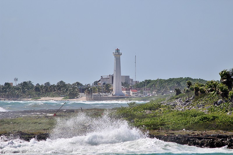 Mahahual lighthouse
Author of the photo: [url=https://www.flickr.com/photos/bobindrums/]Robert English[/url]
Keywords: Mahahual;Mexico;Caribbean sea