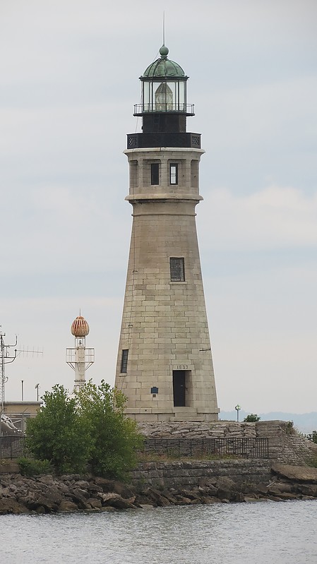 New York / Buffalo Main lighthouse
Author of the photo: [url=https://www.flickr.com/photos/21475135@N05/]Karl Agre[/url]

Keywords: New York;Buffalo;United States;Lake Erie