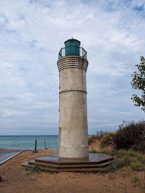 Michigan / Manning Memorial lighthouse
Author of the photo: [url=https://www.flickr.com/photos/selectorjonathonphotography/]Selector Jonathon Photography[/url]
Keywords: Michigan;Lake Michigan;United States;Empire