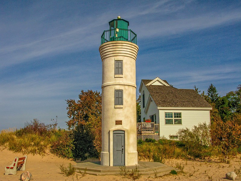 Michigan / Manning Memorial lighthouse
Author of the photo: [url=https://www.flickr.com/photos/selectorjonathonphotography/]Selector Jonathon Photography[/url]
Keywords: Michigan;Lake Michigan;United States;Empire