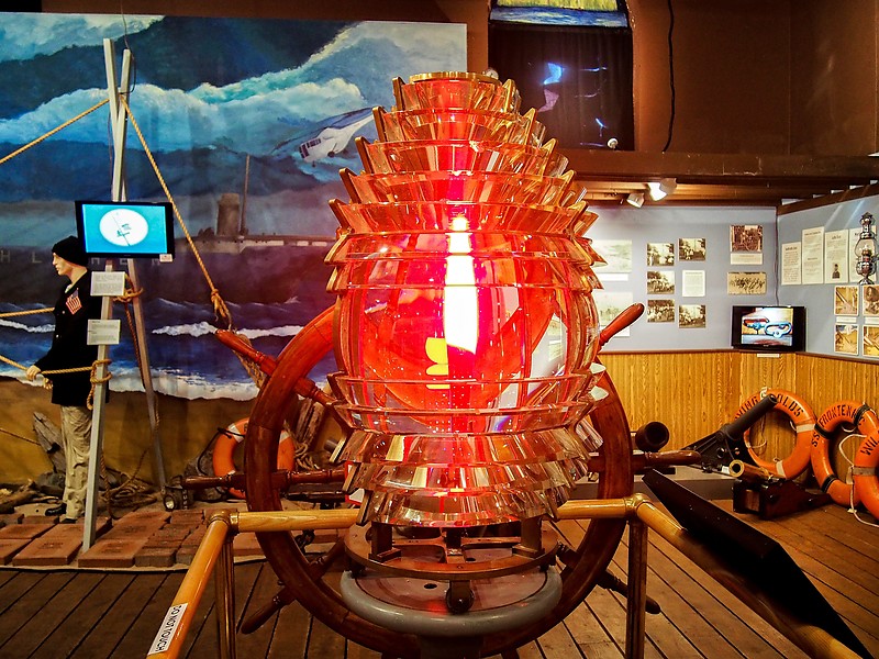 US / Marquette Maritime Museum / Marquette Breakwater Lighthouse lens
Author of the photo: [url=https://www.flickr.com/photos/selectorjonathonphotography/]Selector Jonathon Photography[/url]
Keywords: United States;Museum;Lamp