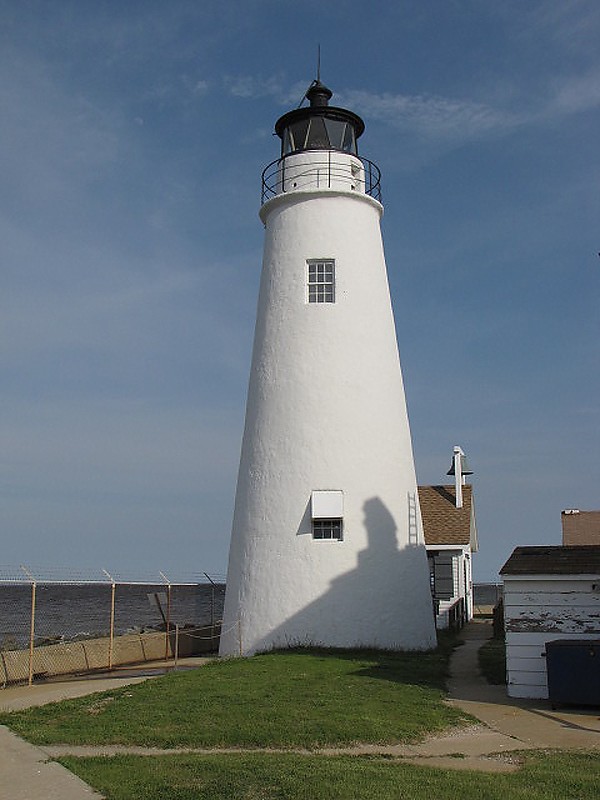 Maryland / Cove Point lighthouse
Author of the photo: [url=https://www.flickr.com/photos/21475135@N05/]Karl Agre[/url]
Keywords: United States;Maryland;Chesapeake bay