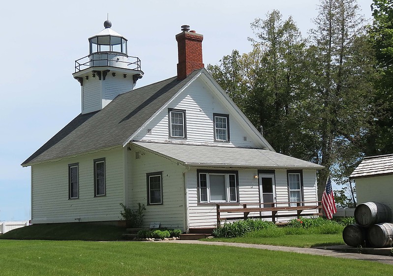Michigan / Old Mission Point lighthouse
Author of the photo: [url=https://www.flickr.com/photos/21475135@N05/]Karl Agre[/url]
Keywords: Michigan;Lake Michigan;United States