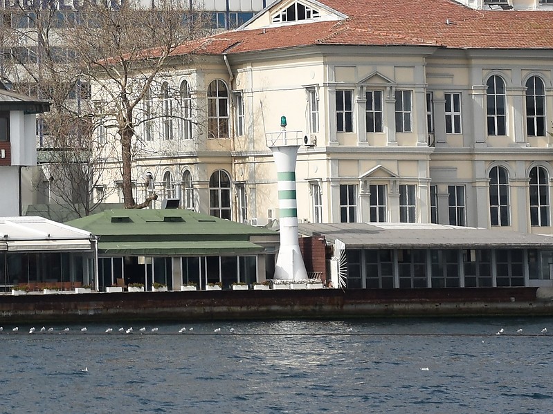 Istanbul / Sal?pazar? Wharf light
Keywords: Bosphorus;Turkey;Istanbul