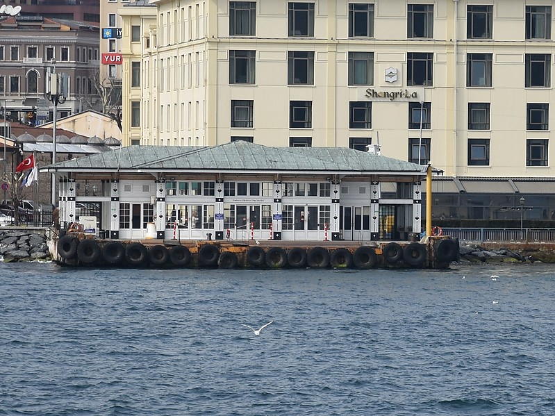 Istanbul / Ferry Pier light
Keywords: Bosphorus;Turkey;Istanbul