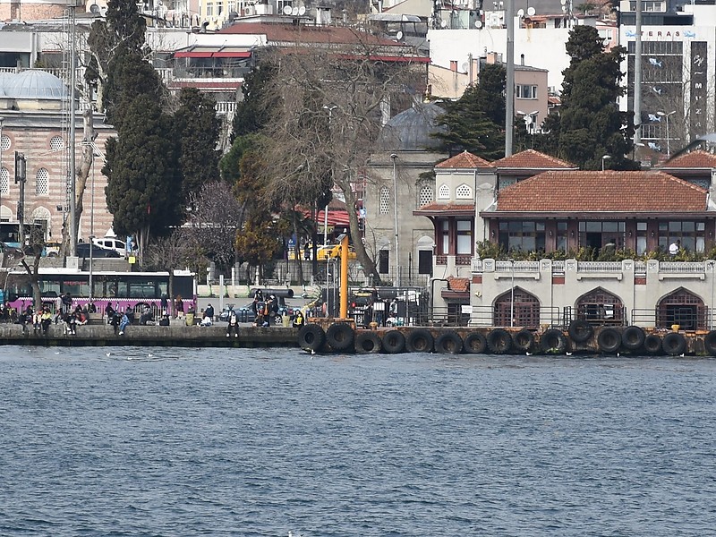 Istanbul / Ferry Pier light
Keywords: Bosphorus;Turkey;Istanbul