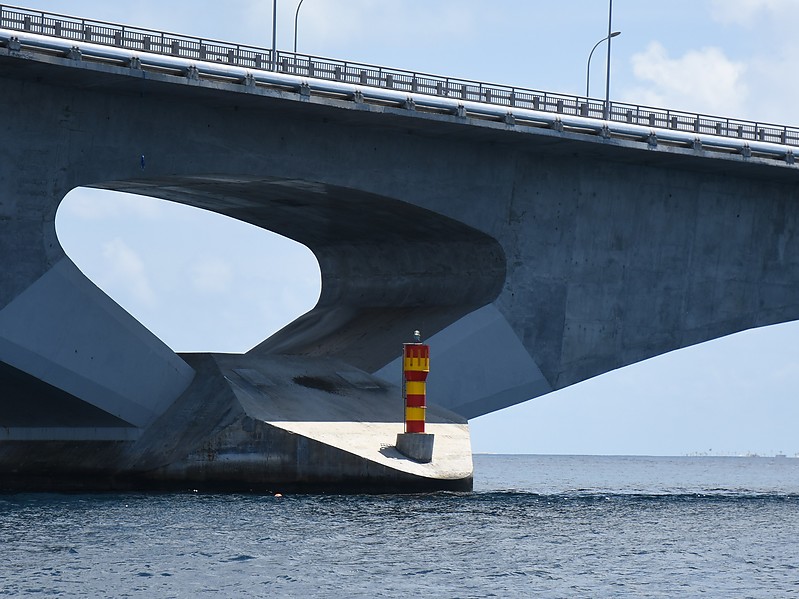 Male / Sinamale Bridge NW light
Keywords: Maldives;Indian ocean;Male