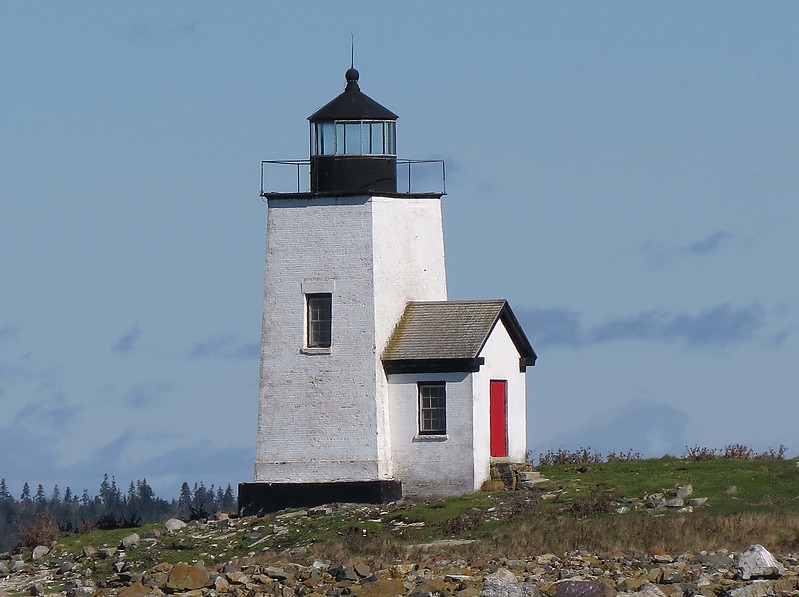 Maine / Nash Island lighthouse
Author of the photo: [url=https://www.flickr.com/photos/21475135@N05/]Karl Agre[/url]
Keywords: Maine;Atlantic ocean;United States