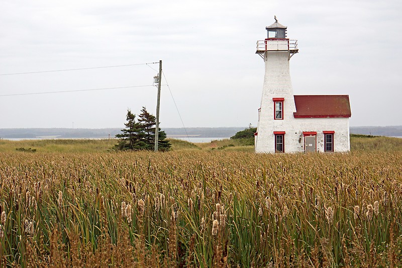 Prince Edward Island /  New London Lighthouse
Was rear range light - range discontinued in 2006, front light removed
Author of the photo: [url=https://www.flickr.com/photos/archer10/] Dennis Jarvis[/url]

Keywords: Prince Edward Island;Canada;Gulf of Saint Lawrence