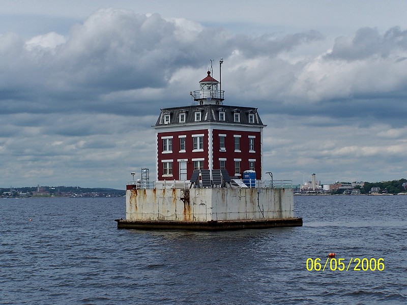 Connecticut / New London Ledge lighthouse
Author of the photo: [url=https://www.flickr.com/photos/bobindrums/]Robert English[/url]
Keywords: Connecticut;United States;Atlantic ocean;Offshore