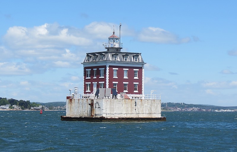 Connecticut / New London Ledge lighthouse
Author of the photo: [url=https://www.flickr.com/photos/21475135@N05/]Karl Agre[/url]

Keywords: Connecticut;United States;Atlantic ocean;Offshore