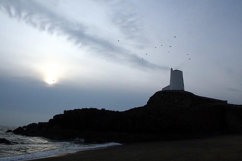 Llanddwyn Island lighthouse
Author of the photo: [url=https://www.flickr.com/photos/34919326@N00/]Fin Wright[/url]

Keywords: Wales;United Kingdom;Irish sea;Anglesey