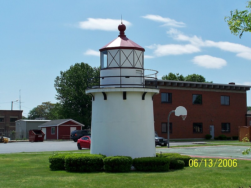 Massachusetts / Newburyport Harbor Range Front lighthouse
Author of the photo: [url=https://www.flickr.com/photos/bobindrums/]Robert English[/url]
Keywords: Massachusetts;Atlantic ocean;Newburyport;United States