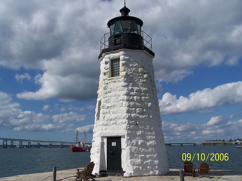 Rhode Island / Newport / Goat Island lighthouse
AKA Newport Harbor lighthouse
Author of the photo: [url=https://www.flickr.com/photos/bobindrums/]Robert English[/url]

Keywords: Newport;Rhode Island;United States