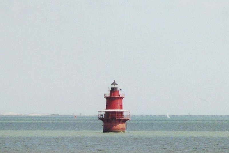 Virginia / Newport News Middle Ground lighthouse
Author of the photo: [url=https://www.flickr.com/photos/larrymyhre/]Larry Myhre[/url]

Keywords: Virginia;United States;Chesapeake Bay;Offshore