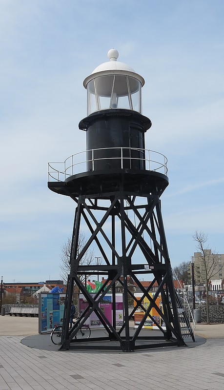 Breskens / Nieuwe Sluis Range Front lighthouse
Author of the photo: [url=https://www.flickr.com/photos/21475135@N05/]Karl Agre[/url]
Keywords: Breskens;Netherlands;North sea