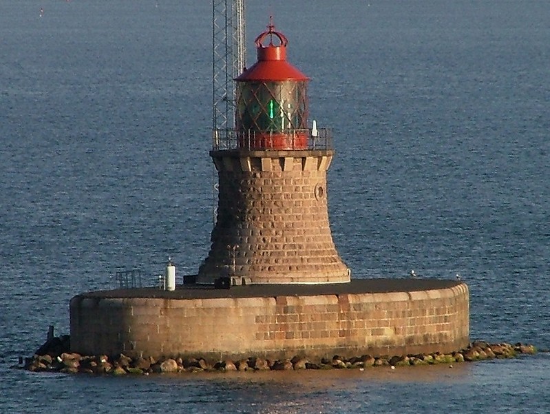 Copenhagen / Nordre Rose lighthouse and radar tower
Author of the photo: [url=https://www.flickr.com/photos/larrymyhre/]Larry Myhre[/url]
Keywords: Copenhagen;Denmark;Oresund;Vessel traffic service;Offshore