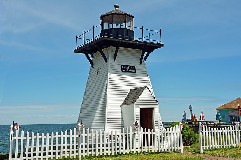New York / Olcott lighthouse (replica)
Author of the photo: [url=https://www.flickr.com/photos/8752845@N04/]Mark[/url]
Keywords: New York;Olcott;Lake Ontario;United States
