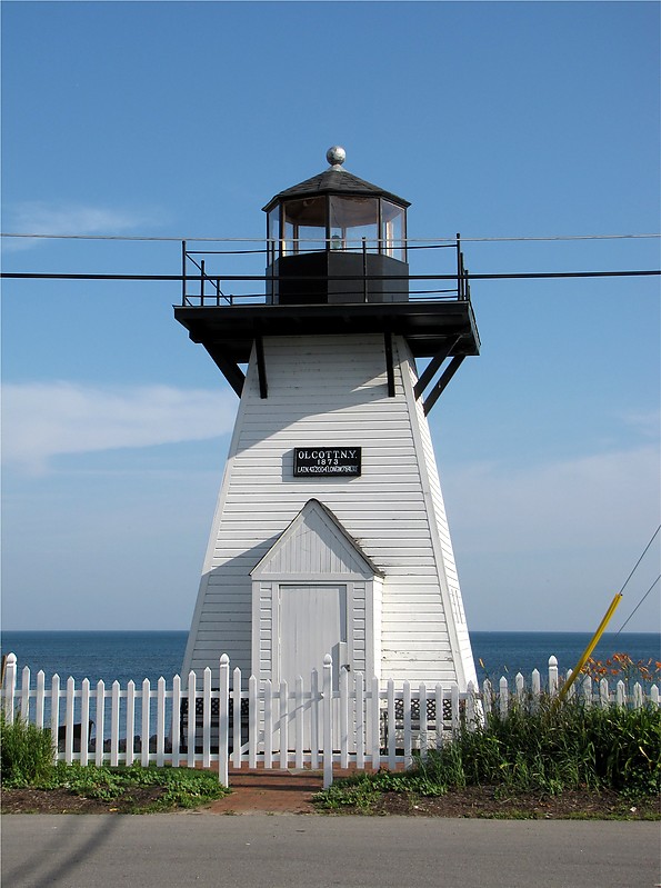 New York / Olcott lighthouse (replica)
Author of the photo: [url=https://www.flickr.com/photos/bobindrums/]Robert English[/url]
Keywords: New York;Olcott;Lake Ontario;United States