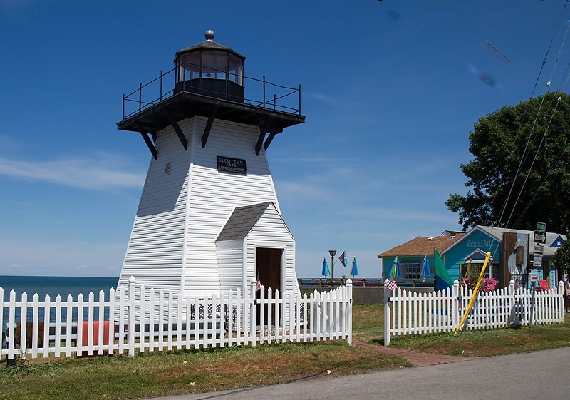 New York / Olcott lighthouse (replica)
Photo source:[url=http://lighthousesrus.org/index.htm]www.lighthousesRus.org[/url]
Non-commercial usage with attribution allowed
Keywords: New York;Olcott;Lake Ontario;United States